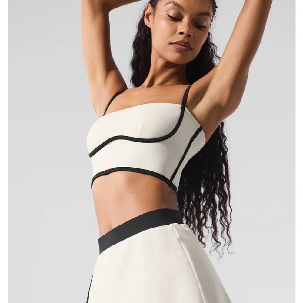 Alo Yoga Airbrush Streamlined Bra Tank in the Ivory/Black - Picture 3 of 5
